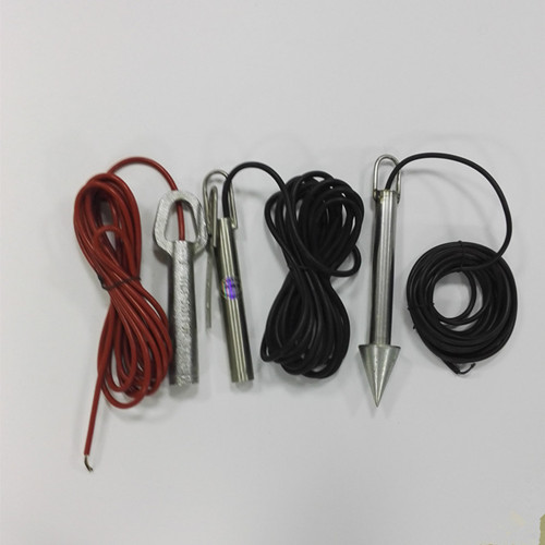 傾斜開(kāi)關(guān)，溜槽或轉接處堵塞探測器：輸送機皮帶跑偏探測器；翻車(chē)機缺料；用于皮帶和振動(dòng)給料機缺料或無(wú)料探測。垂直懸掛的傾斜開(kāi)關(guān)在受到外力作用，偏離垂直位置20度以上時(shí)，開(kāi)關(guān)內部的觸點(diǎn)動(dòng)作，常閉觸頭斷開(kāi)。當外力撤消后，傾斜開(kāi)關(guān)回復垂直狀態(tài)，觸點(diǎn)復又閉合。利用傾斜開(kāi)關(guān)內觸點(diǎn)開(kāi)合的變化來(lái)判斷設備的工作情況，以便及時(shí)采取措施，保護設備。，探頭.jpg